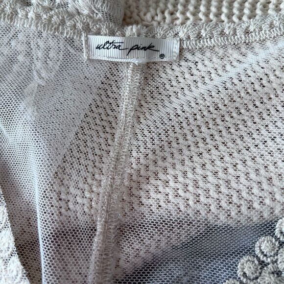 Ultra pink mesh embroidered boho top - Picture 7 of 8